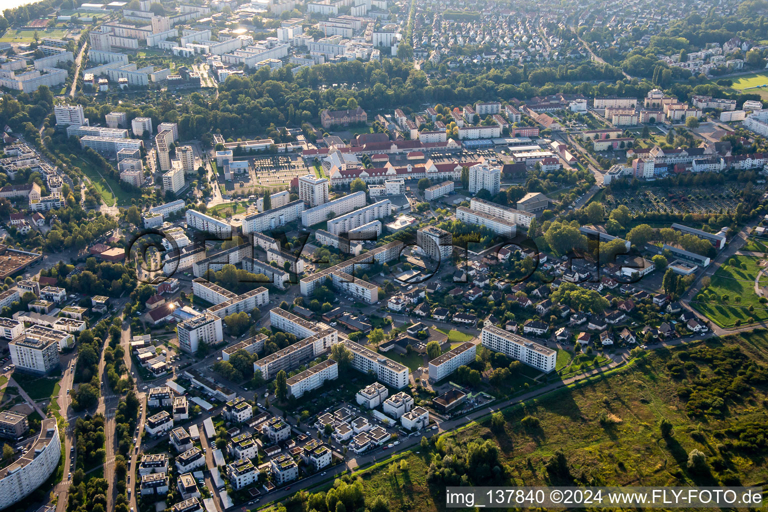 Vue aérienne de Tous. Jacqueline Aurio à le quartier Polygone Sud in Straßburg dans le département Bas Rhin, France