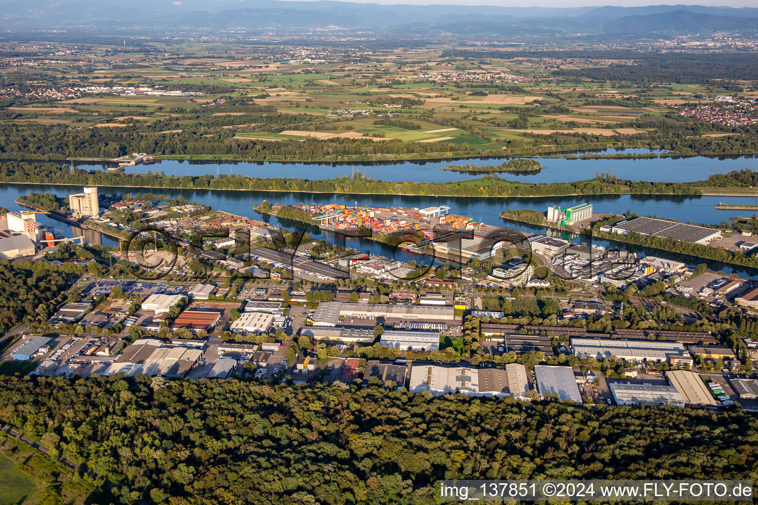 Vue aérienne de Ports rhénans de Strasbourg Port Indépendant de Strasbourg Terminaux Rhin Europe (siège social) avec Contargo Sarl à le quartier Port du Rhin Sud in Straßburg dans le département Bas Rhin, France