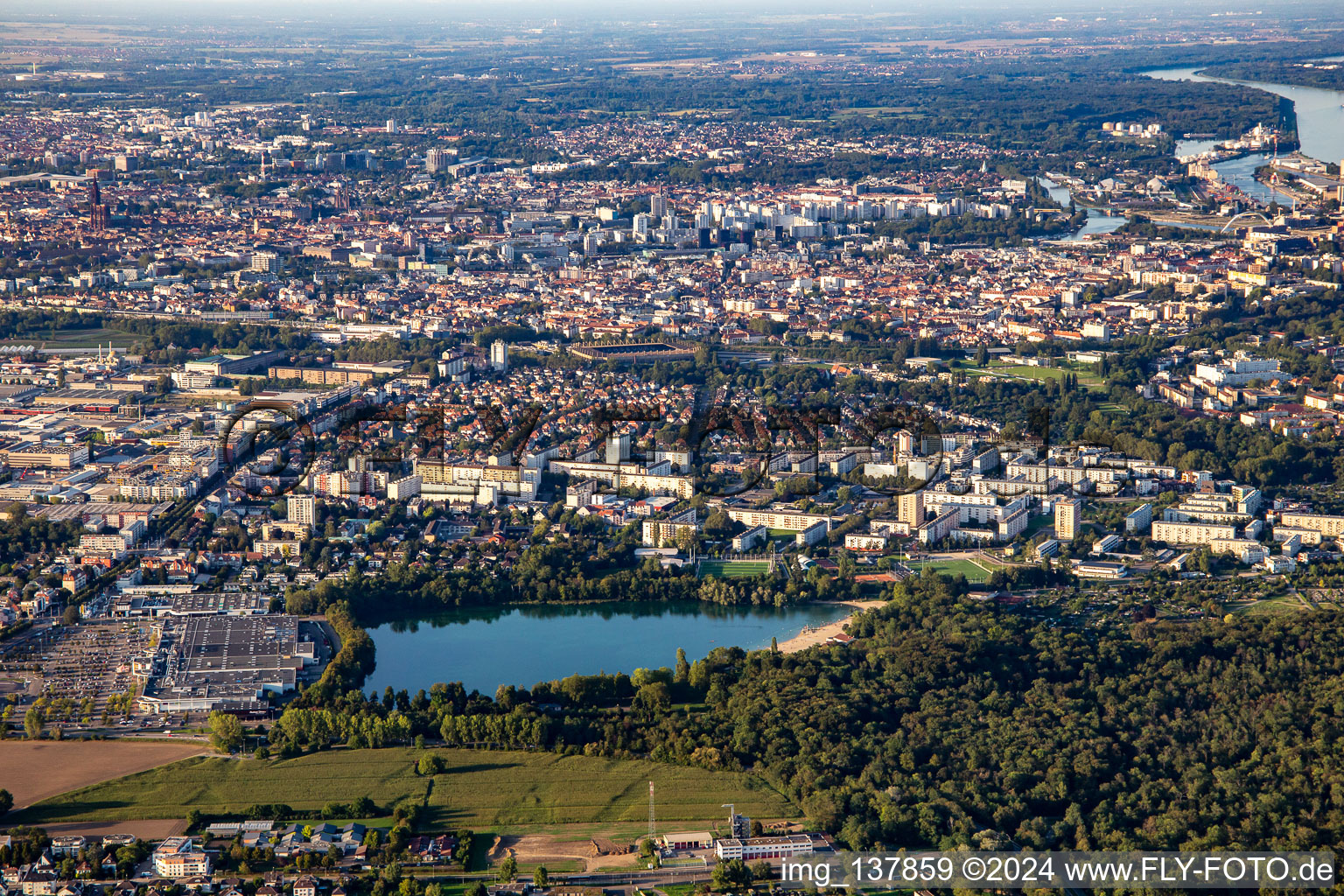 Vue aérienne de LE BAGGERSÉE à le quartier Canardière in Straßburg dans le département Bas Rhin, France