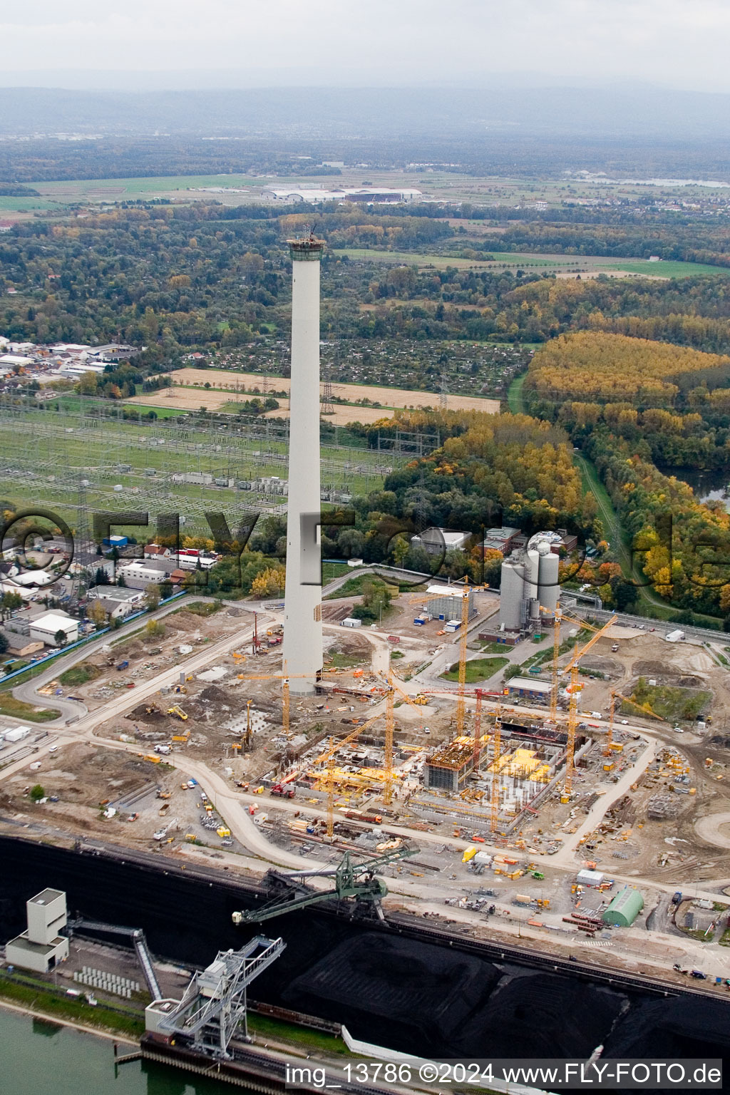 EnBW construit une nouvelle centrale au charbon sur Rheinhafen à le quartier Rheinhafen in Karlsruhe dans le département Bade-Wurtemberg, Allemagne d'en haut
