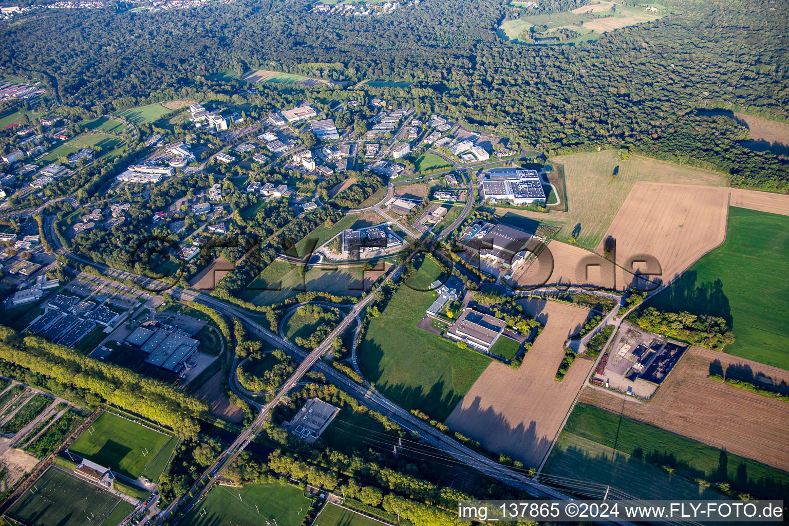 Vue aérienne de Zone commerciale Le Parc d'innovation Strasbourg avec l'Institut Clinique De La Souris, IGBMC - Institut de génétique et de biologie moléculaire et cellulaireaire, Transgene SA et Thermo Fisher Scientific à Illkirch-Graffenstaden dans le département Bas Rhin, France