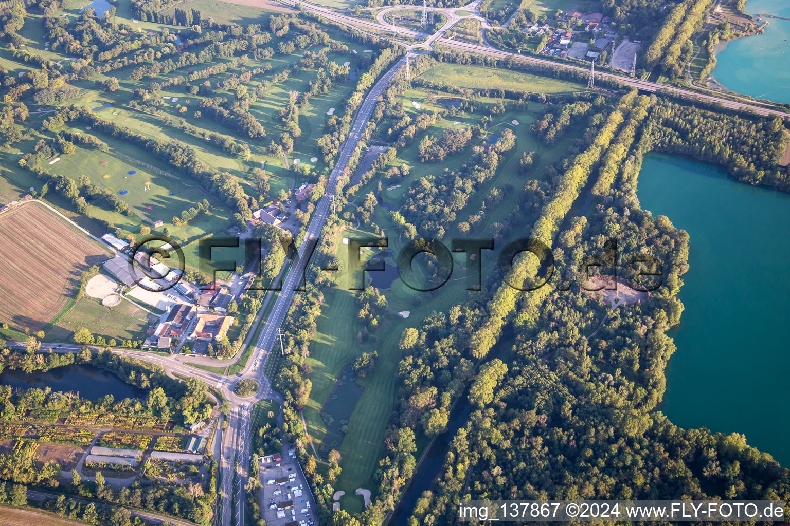 Vue aérienne de Golf Club Strasbourg à Illkirch-Graffenstaden dans le département Bas Rhin, France