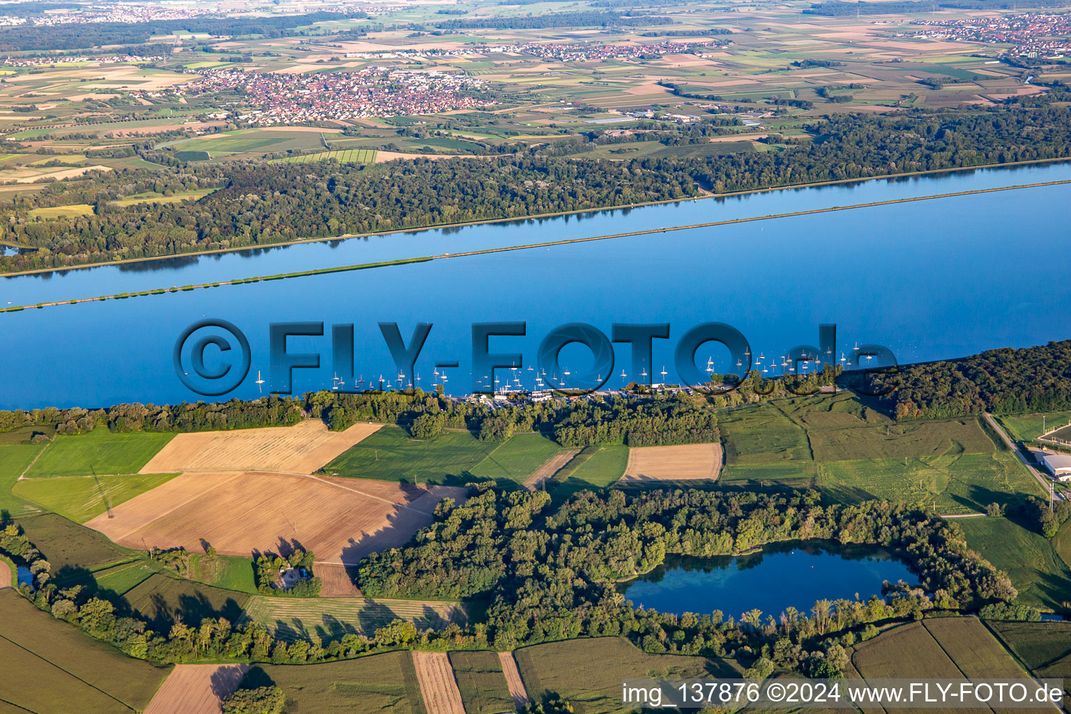 Vue aérienne de UNION NAUTIQUE DE PLOBSHEIM - UNAP au Plan d'Eau de Plobsheim à Eschau dans le département Bas Rhin, France