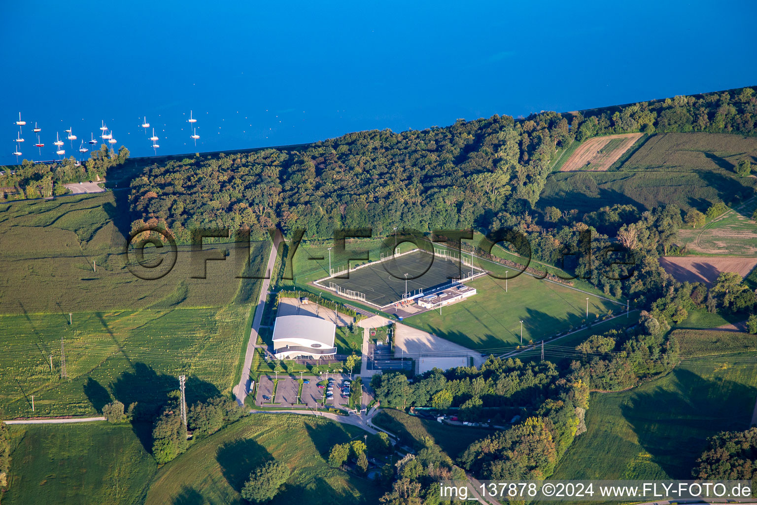 Vue aérienne de POC ARENA Complexe sportif du Langensand Terrain de football du Langensand à Plobsheim dans le département Bas Rhin, France