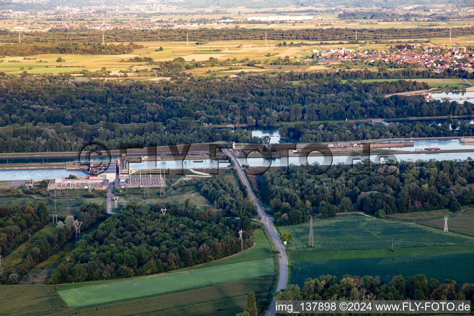 Photographie aérienne de Écluses'/Centrale hydroélectrique EDF à l'écluse du Grand Canal D'Alsace EDF de Gerstheim à Gerstheim dans le département Bas Rhin, France