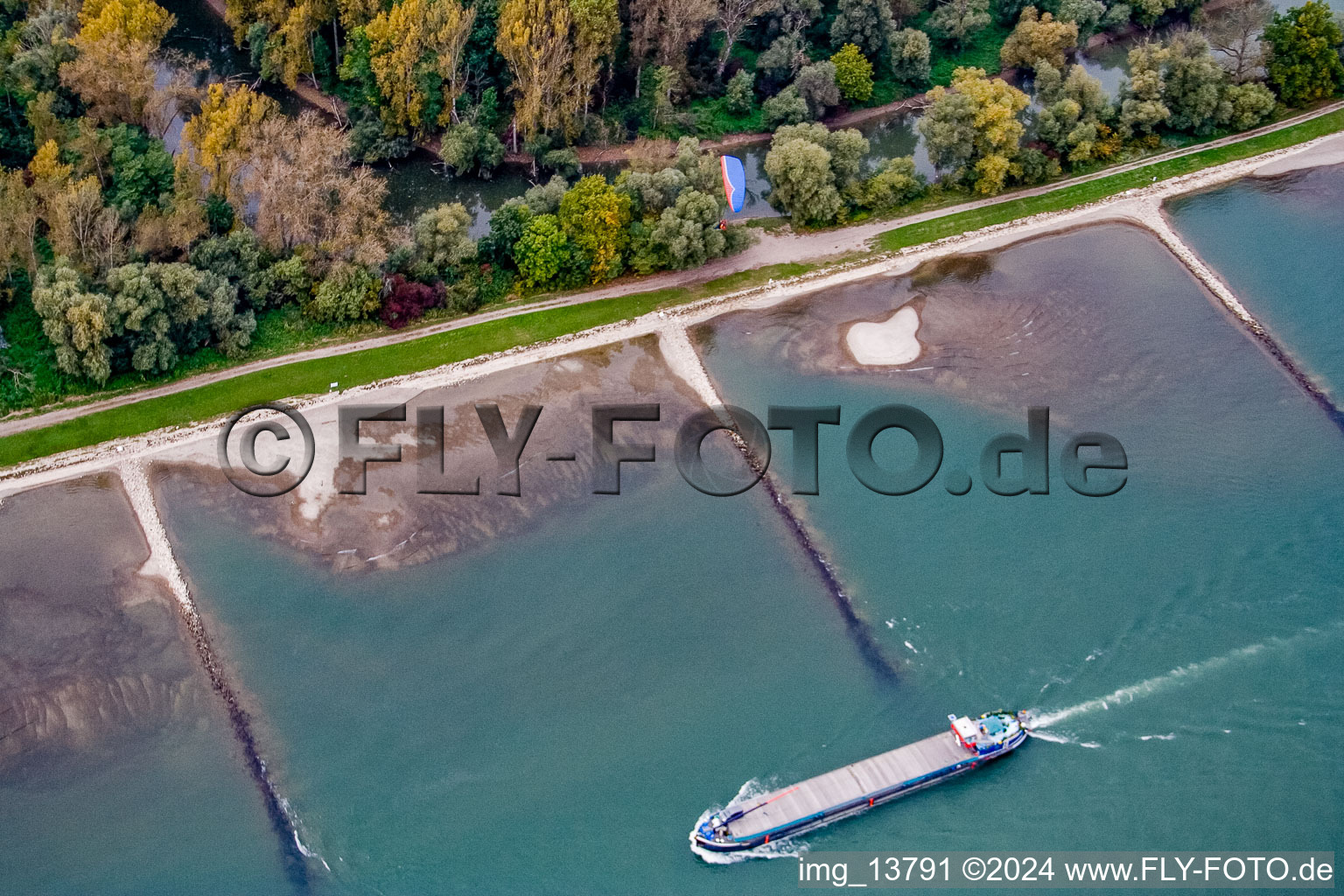 Photographie aérienne de Neuburgweier, port douanier à Au am Rhein dans le département Bade-Wurtemberg, Allemagne