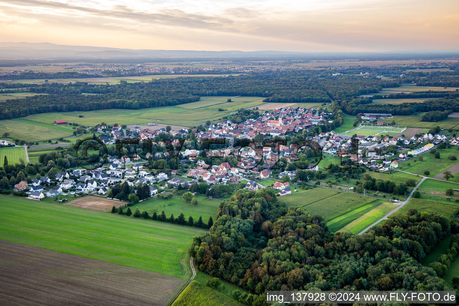 Vue aérienne de Du sud-est à Rossfeld dans le département Bas Rhin, France