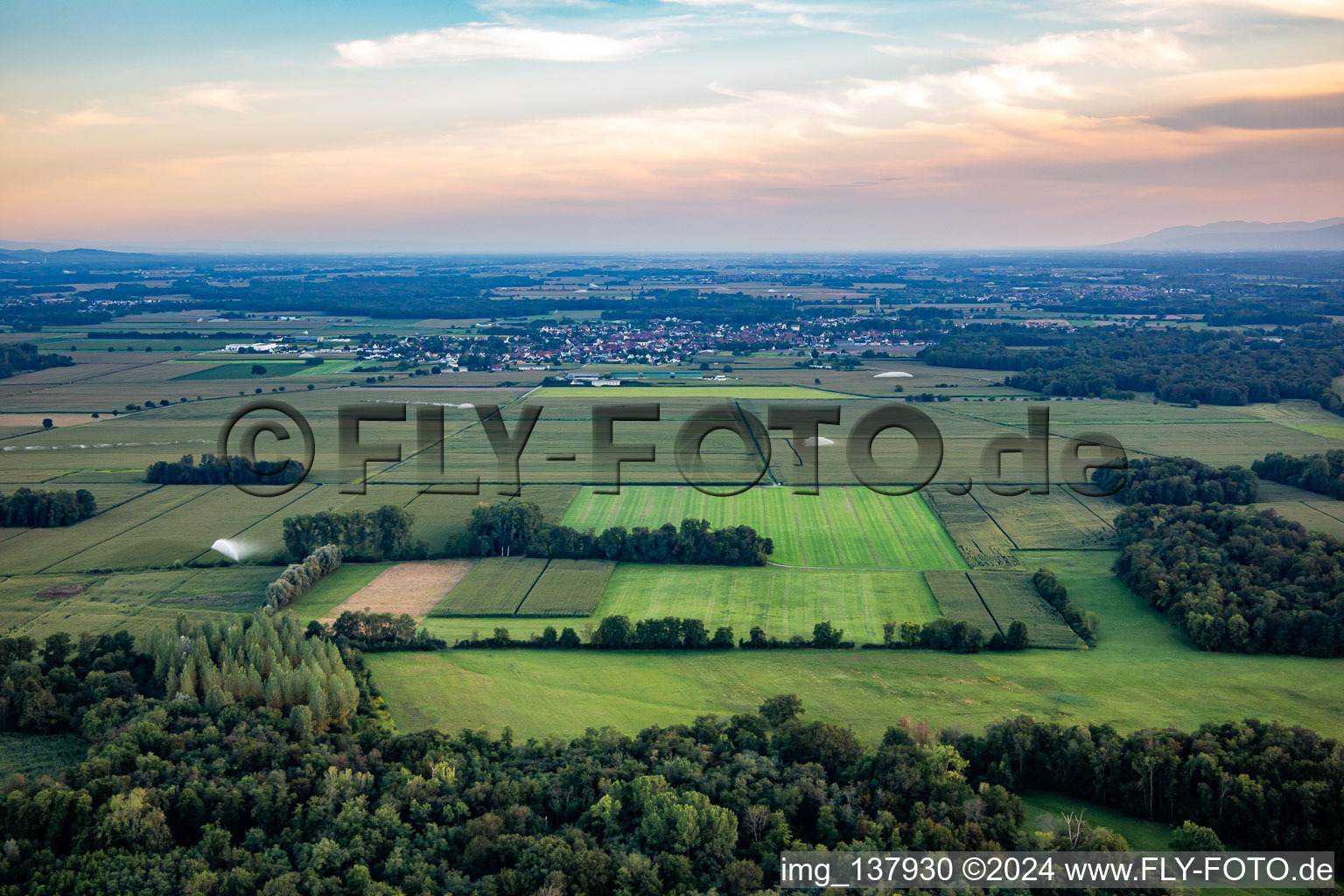 Vue aérienne de Hilsenheim dans le département Bas Rhin, France