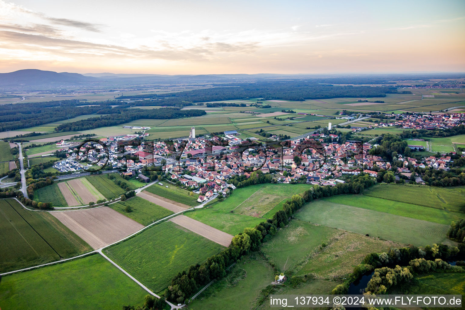 Vue aérienne de Du sud à Kogenheim dans le département Bas Rhin, France