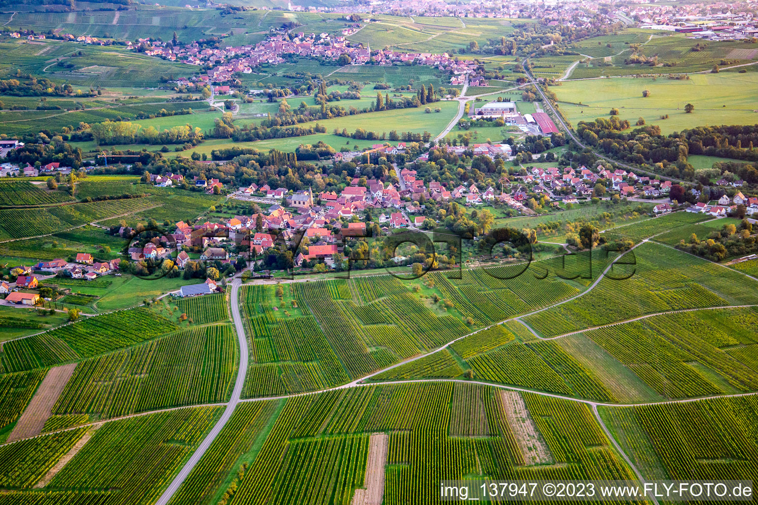 Vue aérienne de Du sud à Eichhoffen dans le département Bas Rhin, France