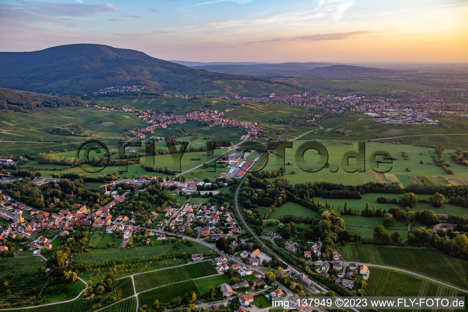 Vue aérienne de Eichhoffen dans le département Bas Rhin, France