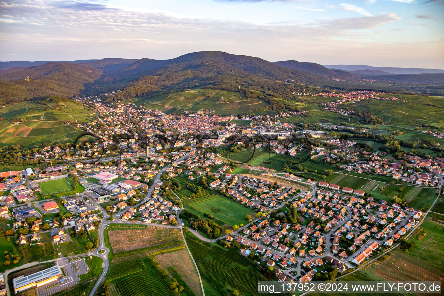 Vue aérienne de Barr dans le département Bas Rhin, France