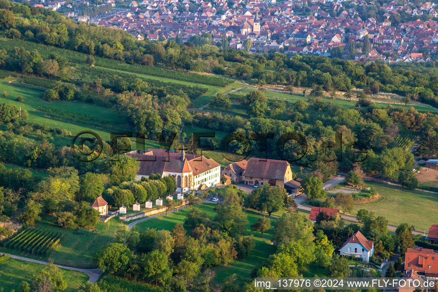 Vue aérienne de Couvent du Bischenberg à Bischoffsheim dans le département Bas Rhin, France