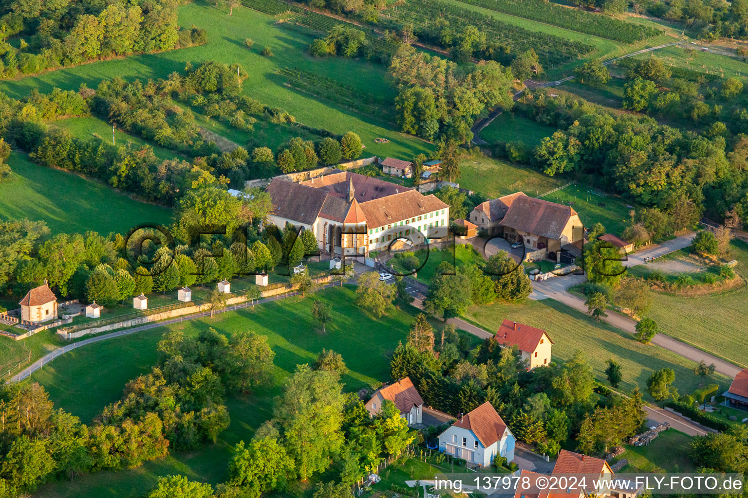 Vue aérienne de Couvent du Bischenberg à Bischoffsheim dans le département Bas Rhin, France