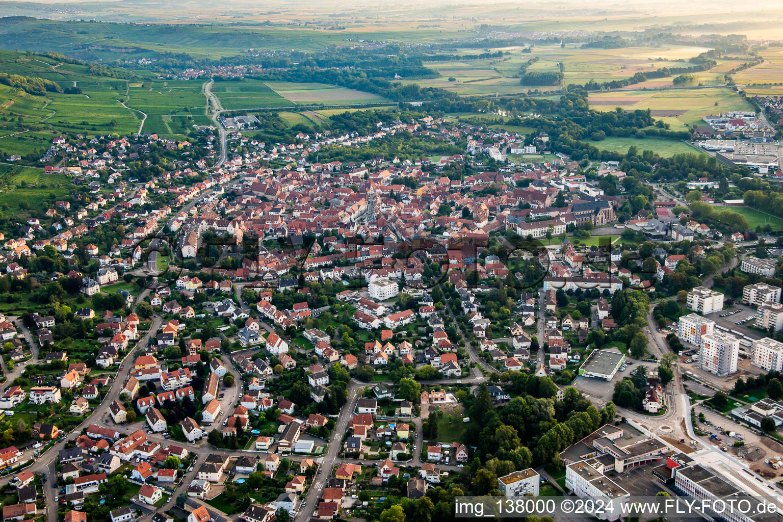 Vue aérienne de Du sud à Molsheim dans le département Bas Rhin, France