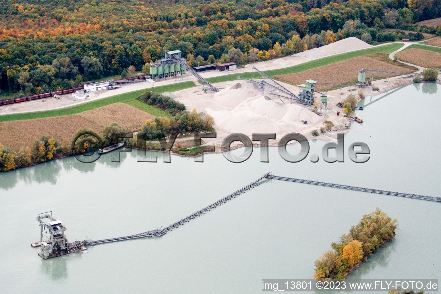 Photographie aérienne de Lac de carrière de gravier à Hagenbach dans le département Rhénanie-Palatinat, Allemagne