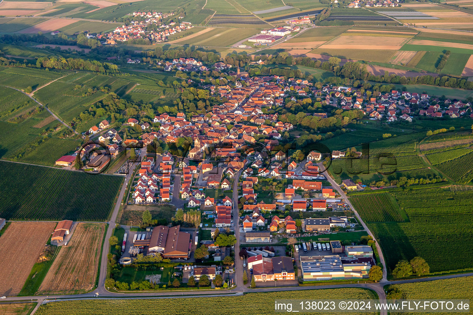 Vue aérienne de Scharrachbergheim-Irmstett dans le département Bas Rhin, France