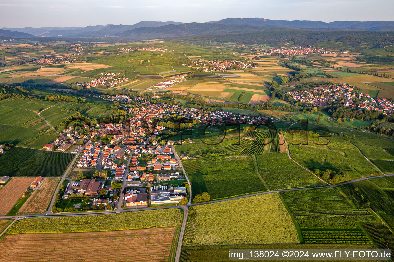 Photographie aérienne de Scharrachbergheim-Irmstett dans le département Bas Rhin, France