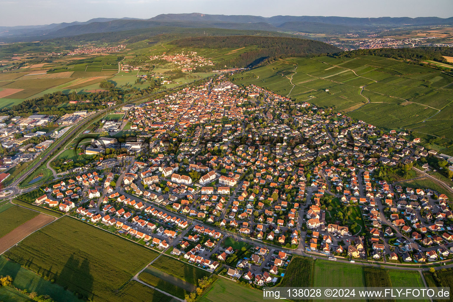 Vue aérienne de Marlenheim dans le département Bas Rhin, France