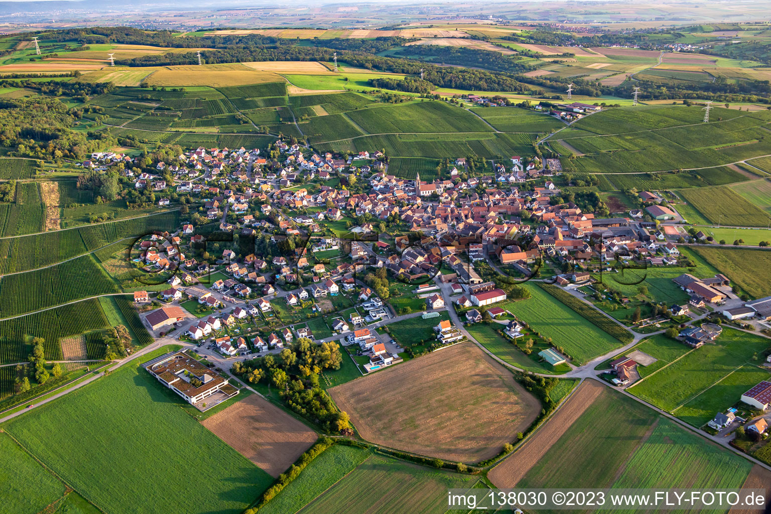 Vue aérienne de Nordheim dans le département Bas Rhin, France