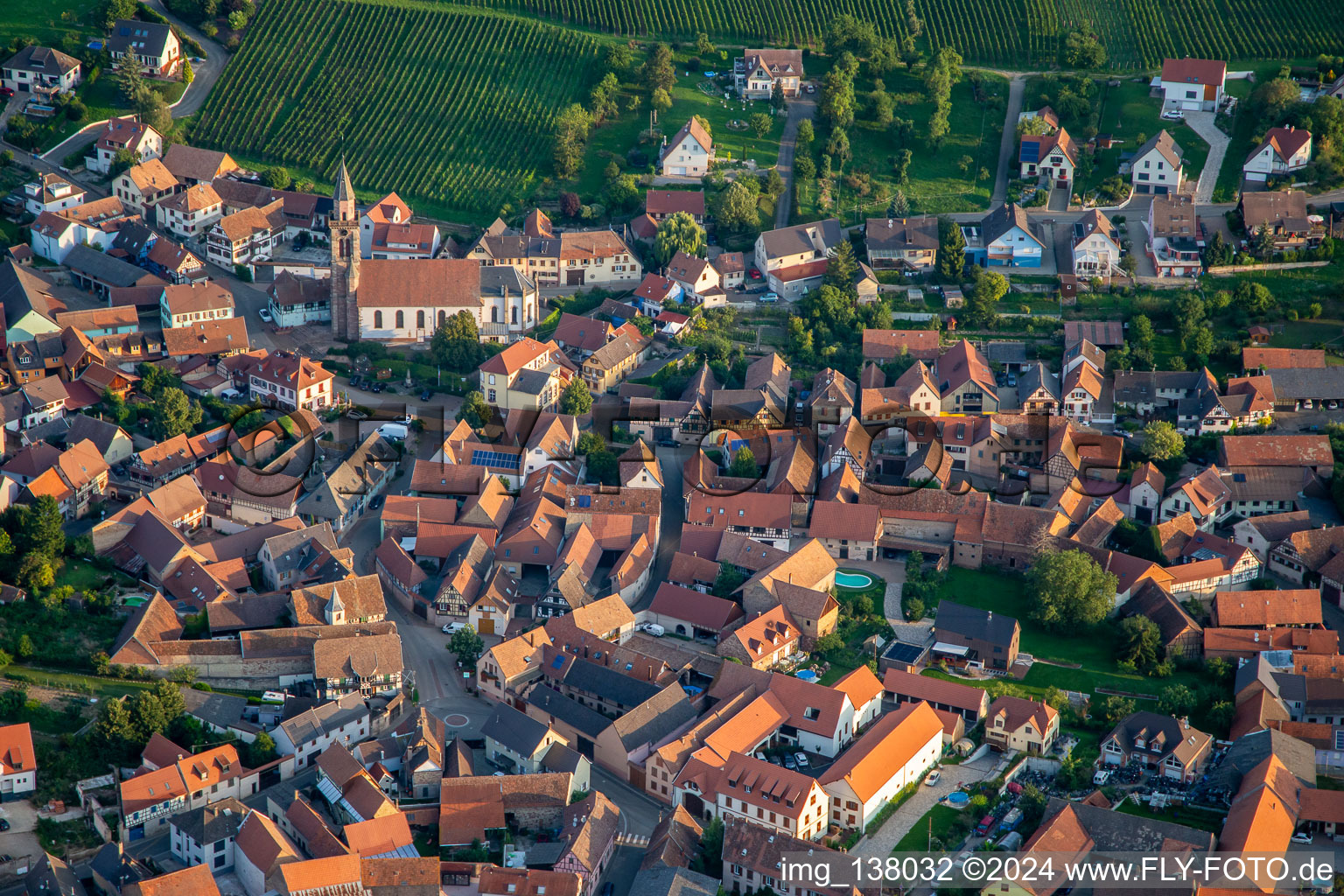 Vue aérienne de Nordheim dans le département Bas Rhin, France