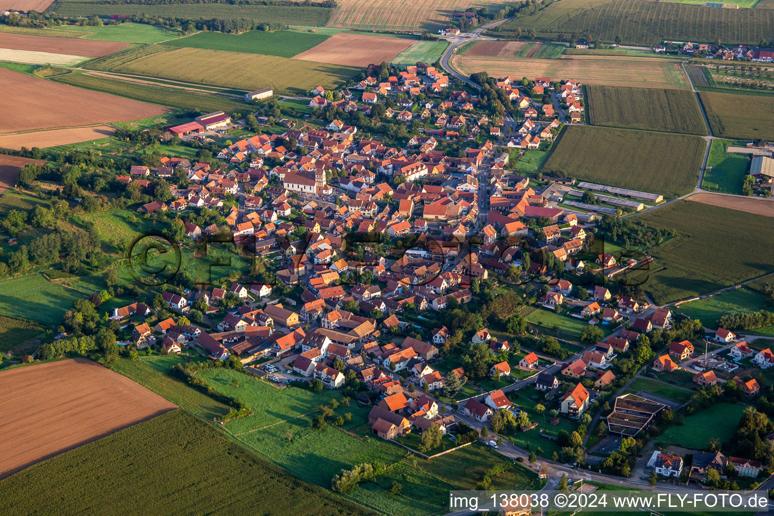 Vue aérienne de Willgottheim dans le département Bas Rhin, France