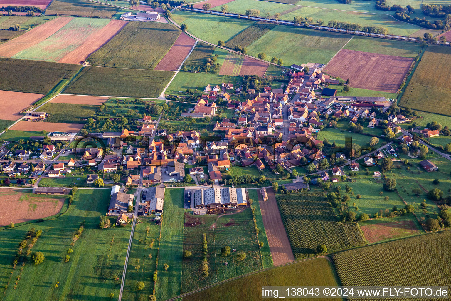 Vue aérienne de Ingenheim dans le département Bas Rhin, France