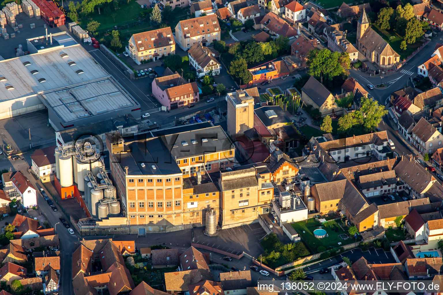 Vue aérienne de Brasserie Météore à Hochfelden dans le département Bas Rhin, France