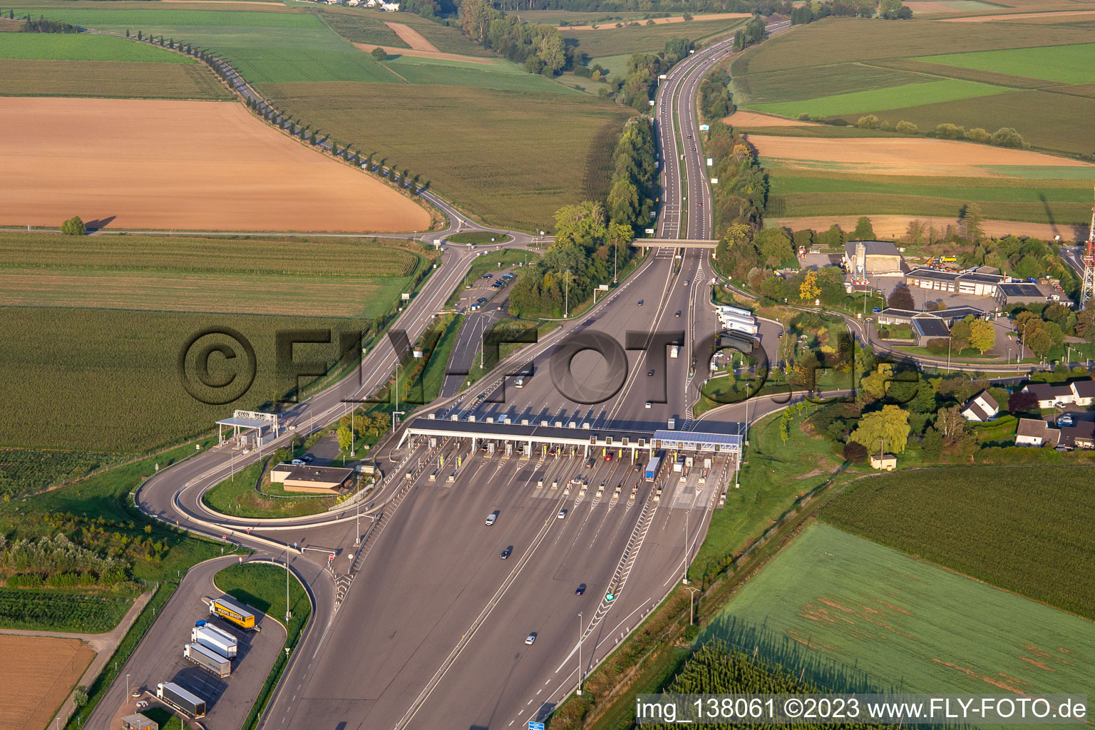 Photographie aérienne de Station de péage autoroute A4 Hochfelden Sanef Service à Schwindratzheim dans le département Bas Rhin, France