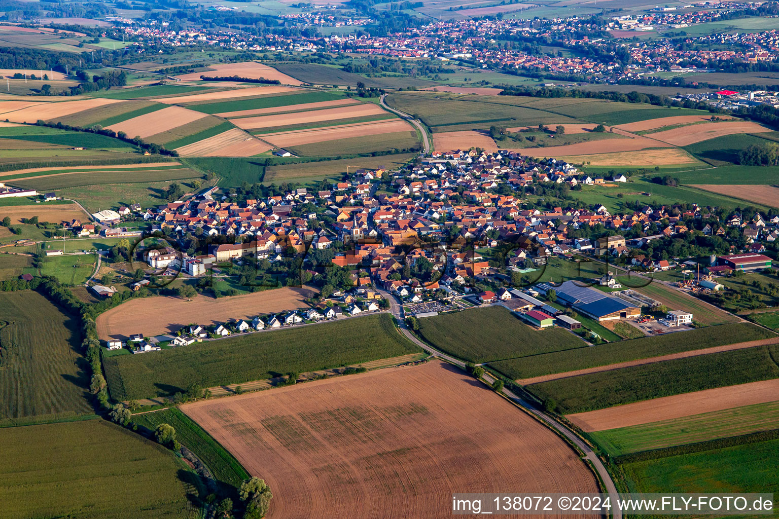 Vue aérienne de Du sud-est à Dauendorf dans le département Bas Rhin, France