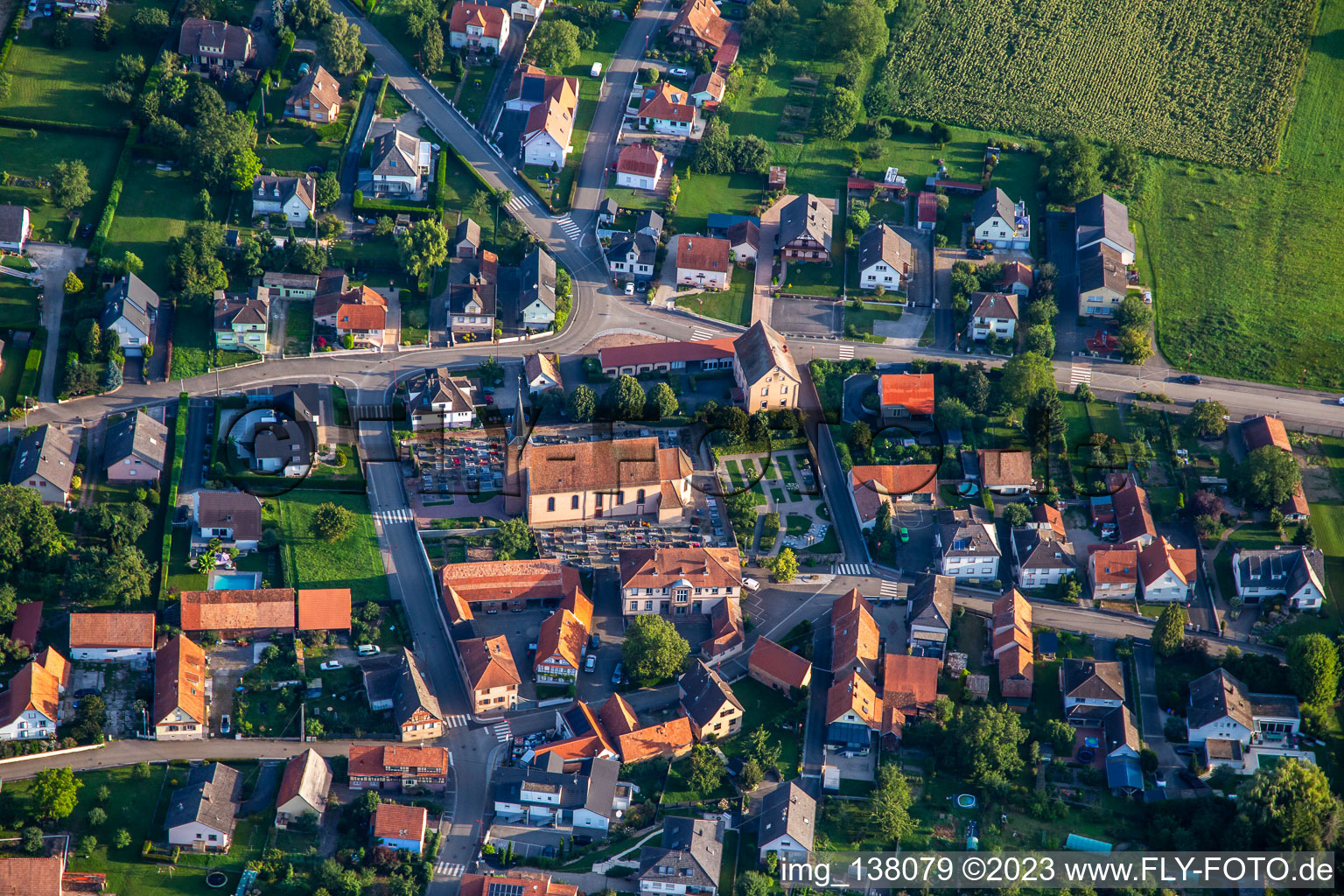 Vue aérienne de Cimetière à Eschbach dans le département Bas Rhin, France