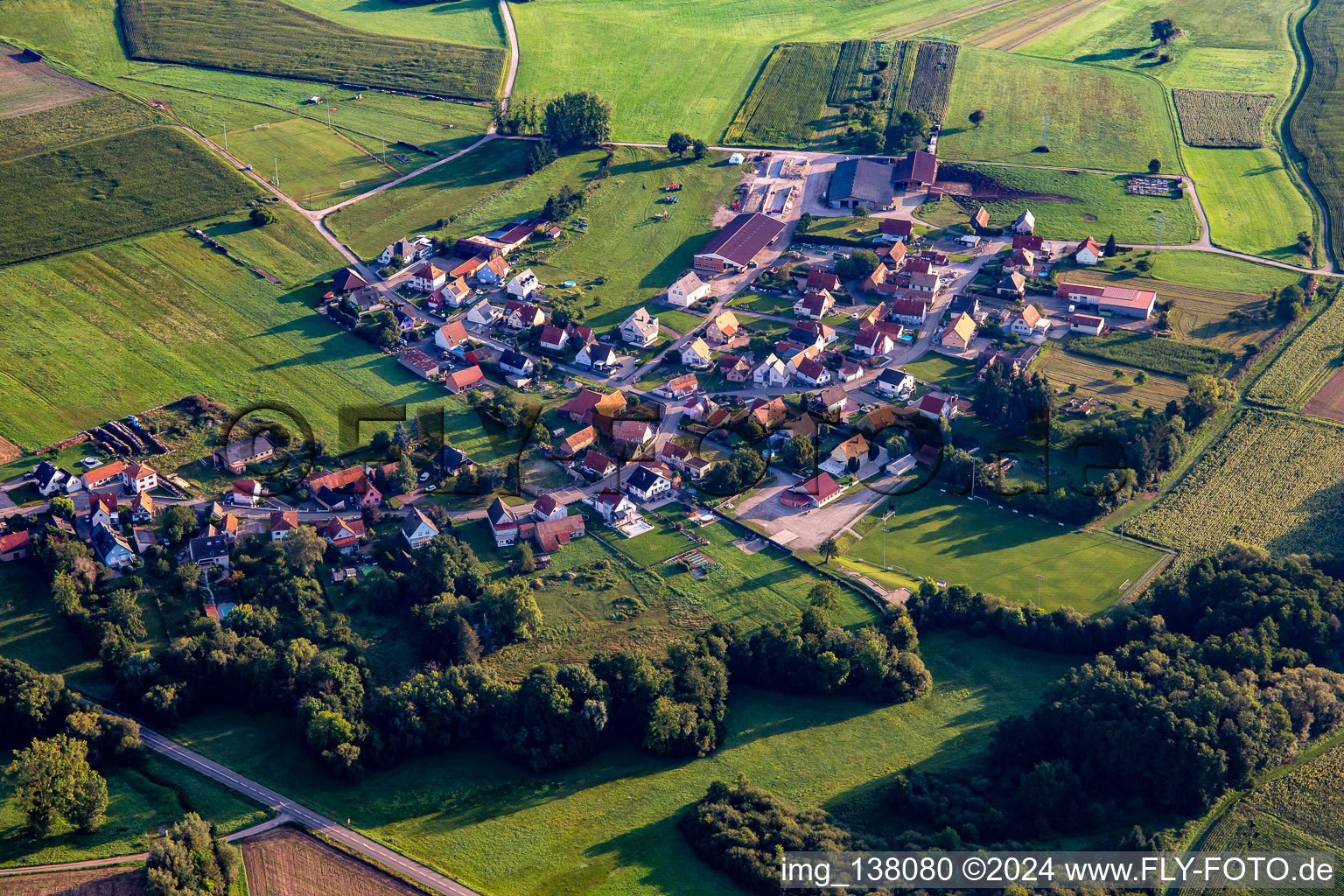 Vue aérienne de Walbourg dans le département Bas Rhin, France