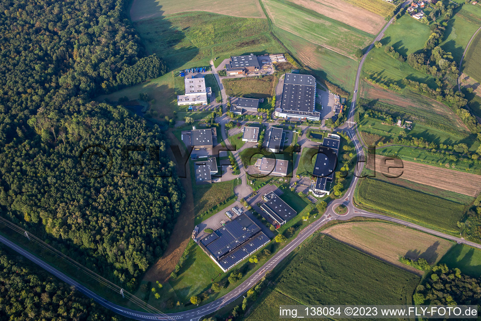 Vue aérienne de Zone commerciale de la rue du Tabac à Eschbach dans le département Bas Rhin, France