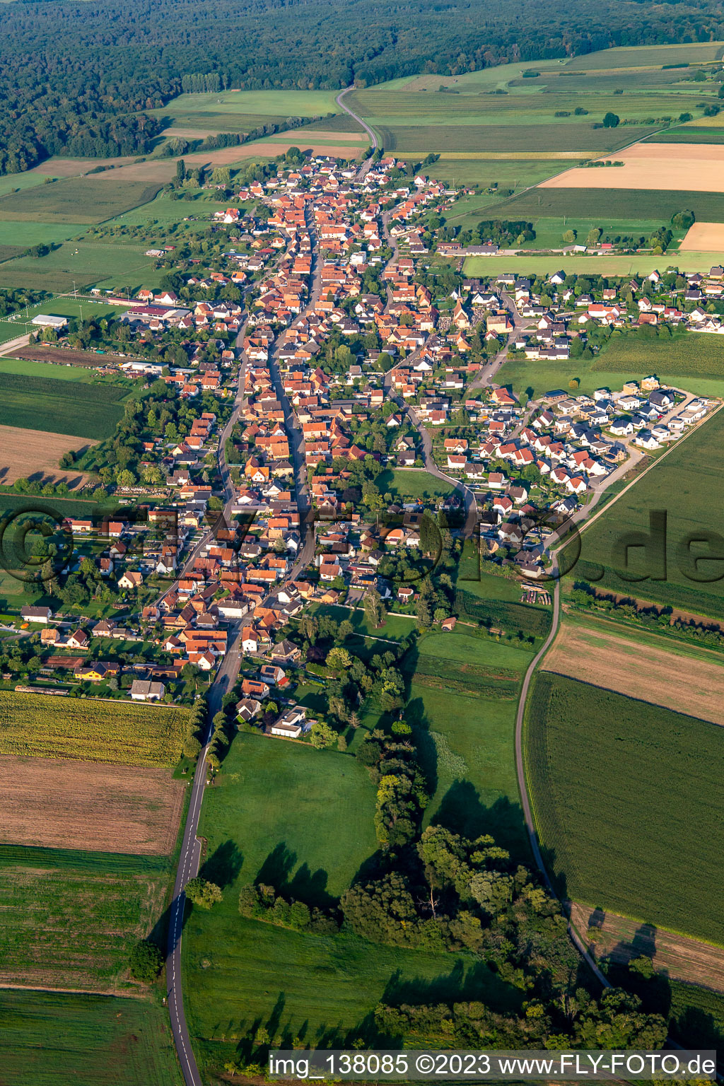 Vue aérienne de De l'est à Eschbach dans le département Bas Rhin, France