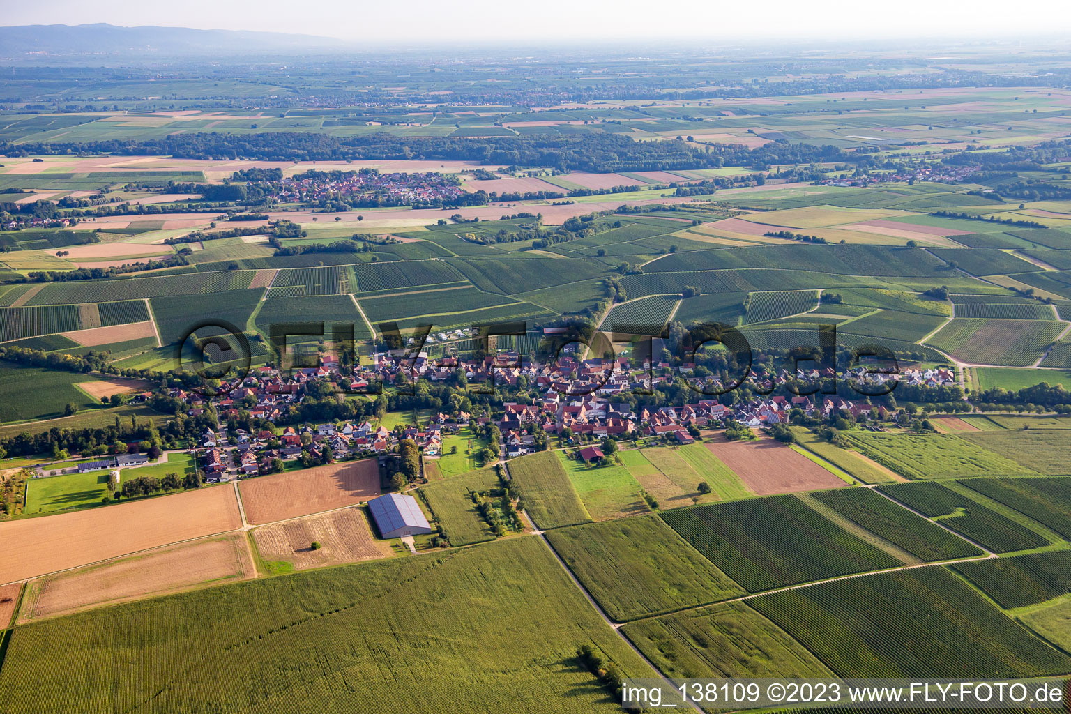 Vue aérienne de Du sud à Dierbach dans le département Rhénanie-Palatinat, Allemagne