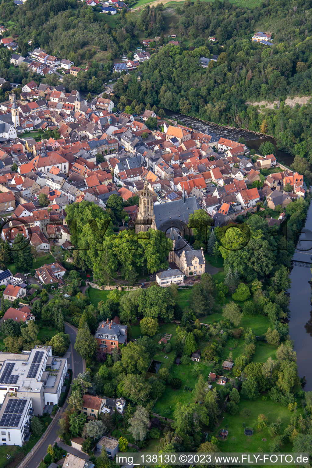 Vue aérienne de Vieille ville historique du sud à Meisenheim dans le département Rhénanie-Palatinat, Allemagne