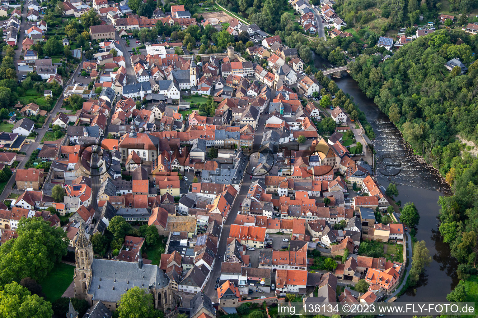 Vue aérienne de Untergasse et Glan depuis le sud à Meisenheim dans le département Rhénanie-Palatinat, Allemagne