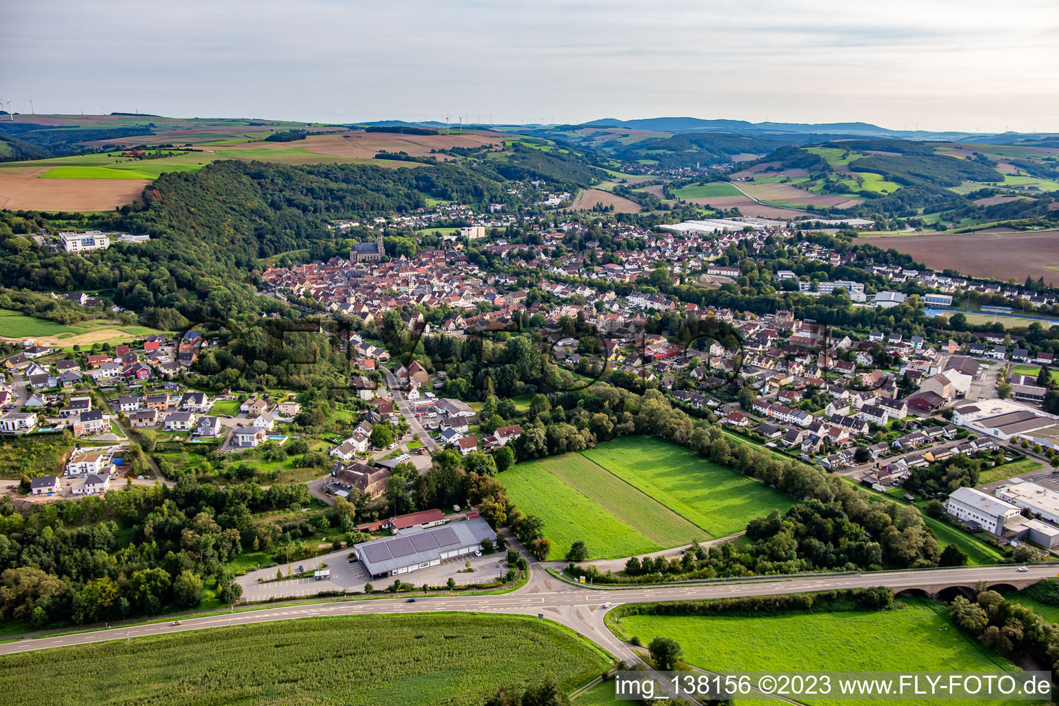 Vue aérienne de Du nord dans le Glantal à Meisenheim dans le département Rhénanie-Palatinat, Allemagne