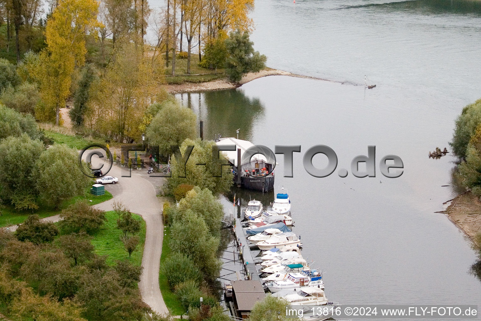 Vue aérienne de Neuburg dans le département Rhénanie-Palatinat, Allemagne