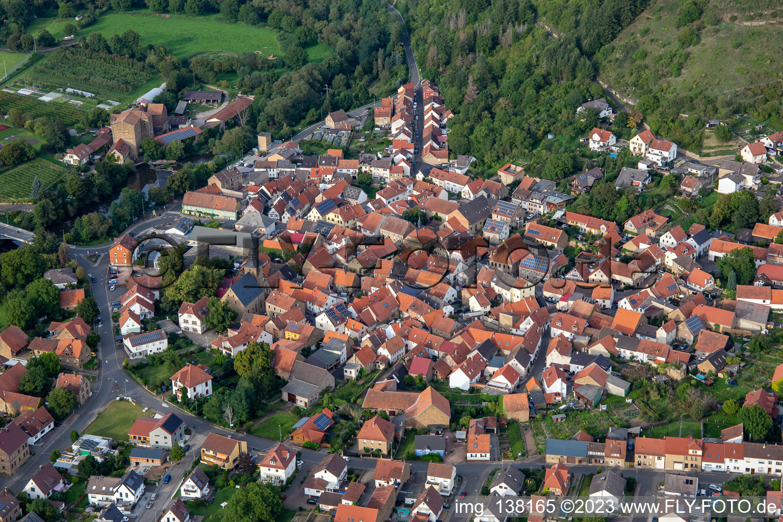 Vue aérienne de Centre du vieux village à Odernheim am Glan dans le département Rhénanie-Palatinat, Allemagne