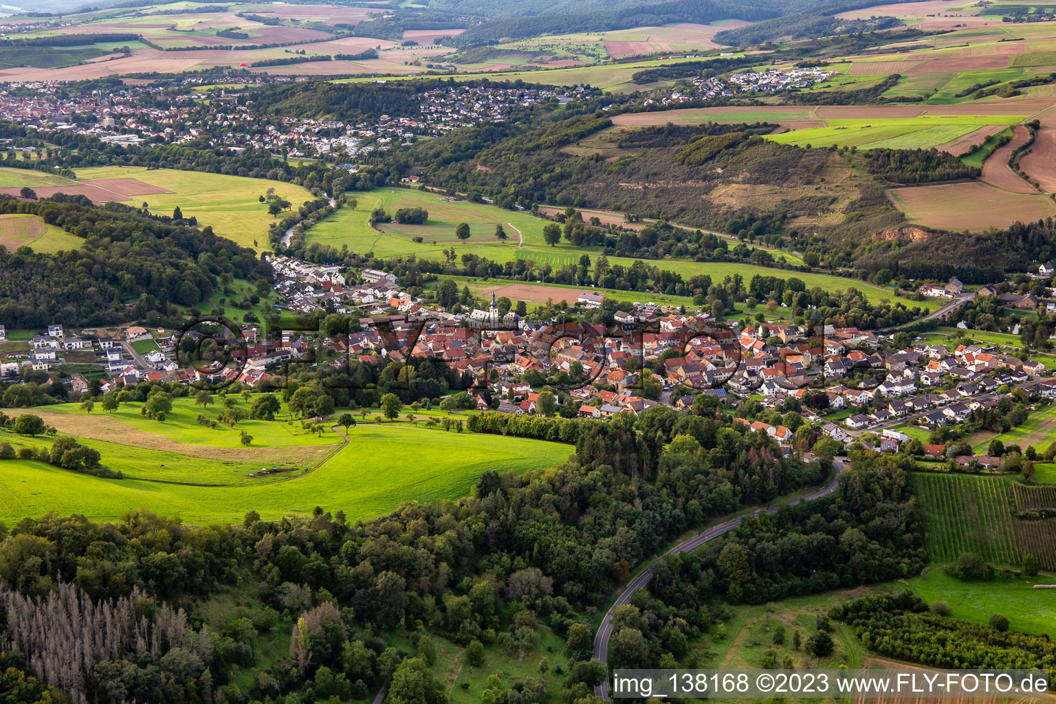 Vue aérienne de Du sud-est à Staudernheim dans le département Rhénanie-Palatinat, Allemagne