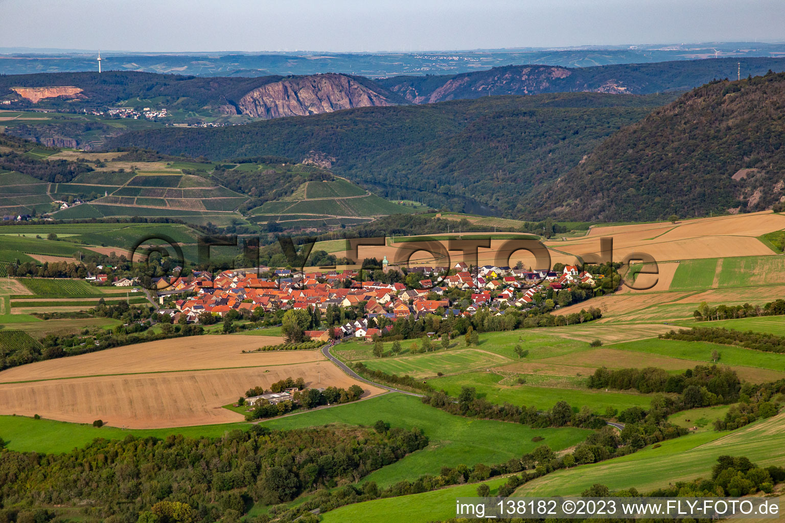 Vue aérienne de Du sud-est à Duchroth dans le département Rhénanie-Palatinat, Allemagne