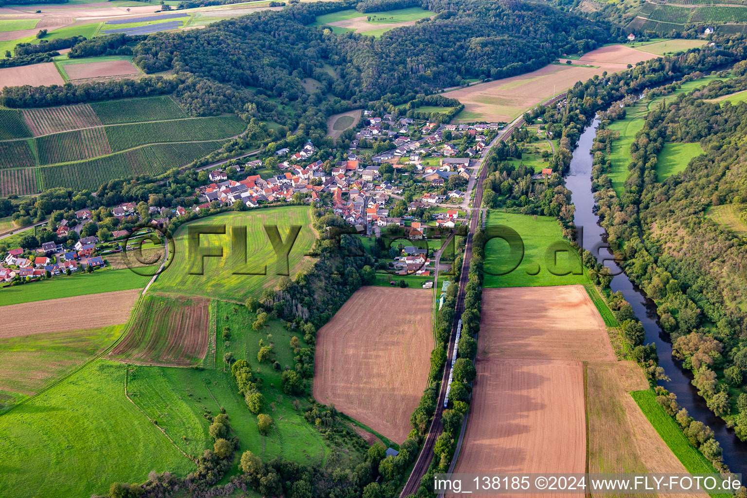 Vue aérienne de Nahétal à Boos dans le département Rhénanie-Palatinat, Allemagne