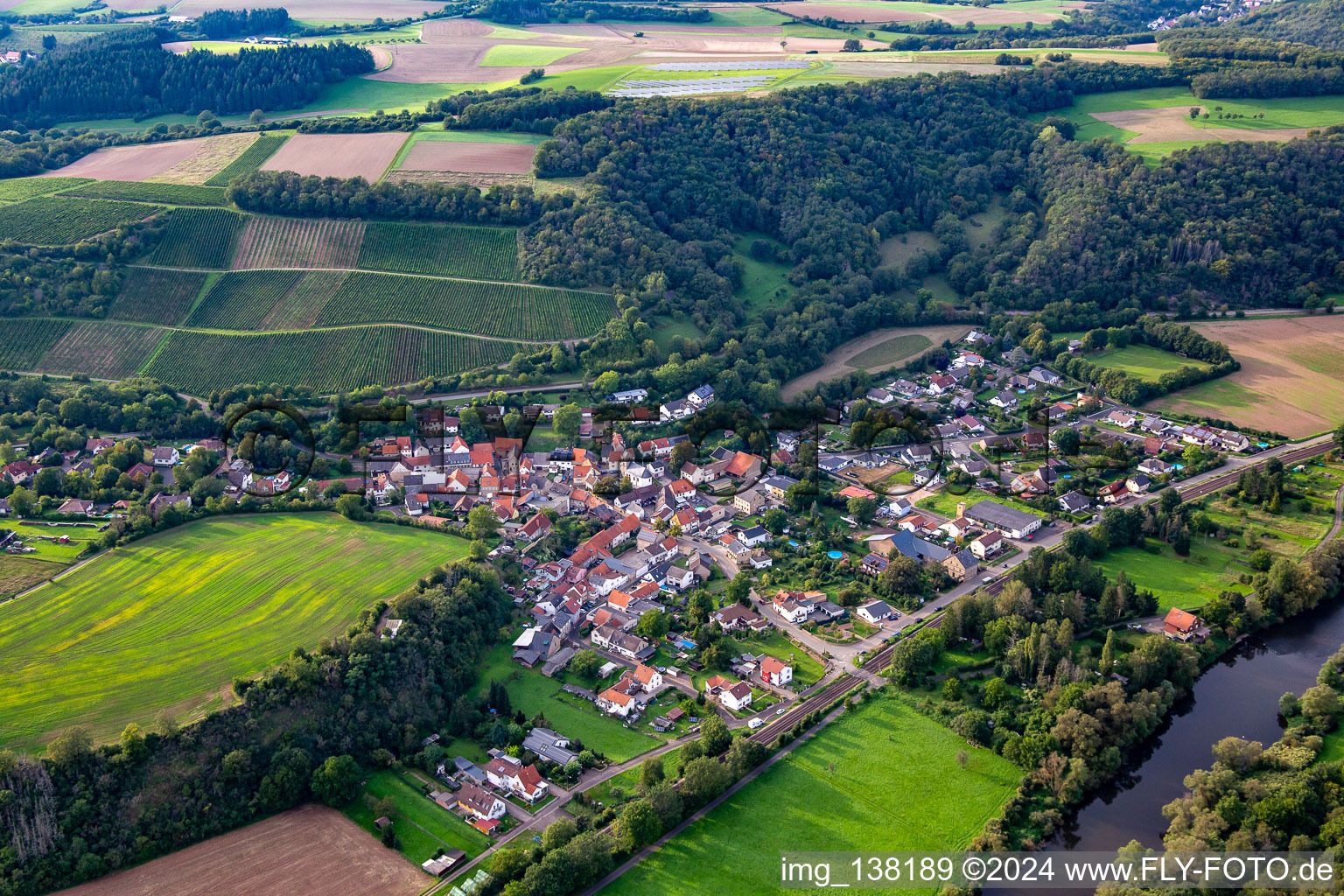 Vue aérienne de Boos dans le département Rhénanie-Palatinat, Allemagne