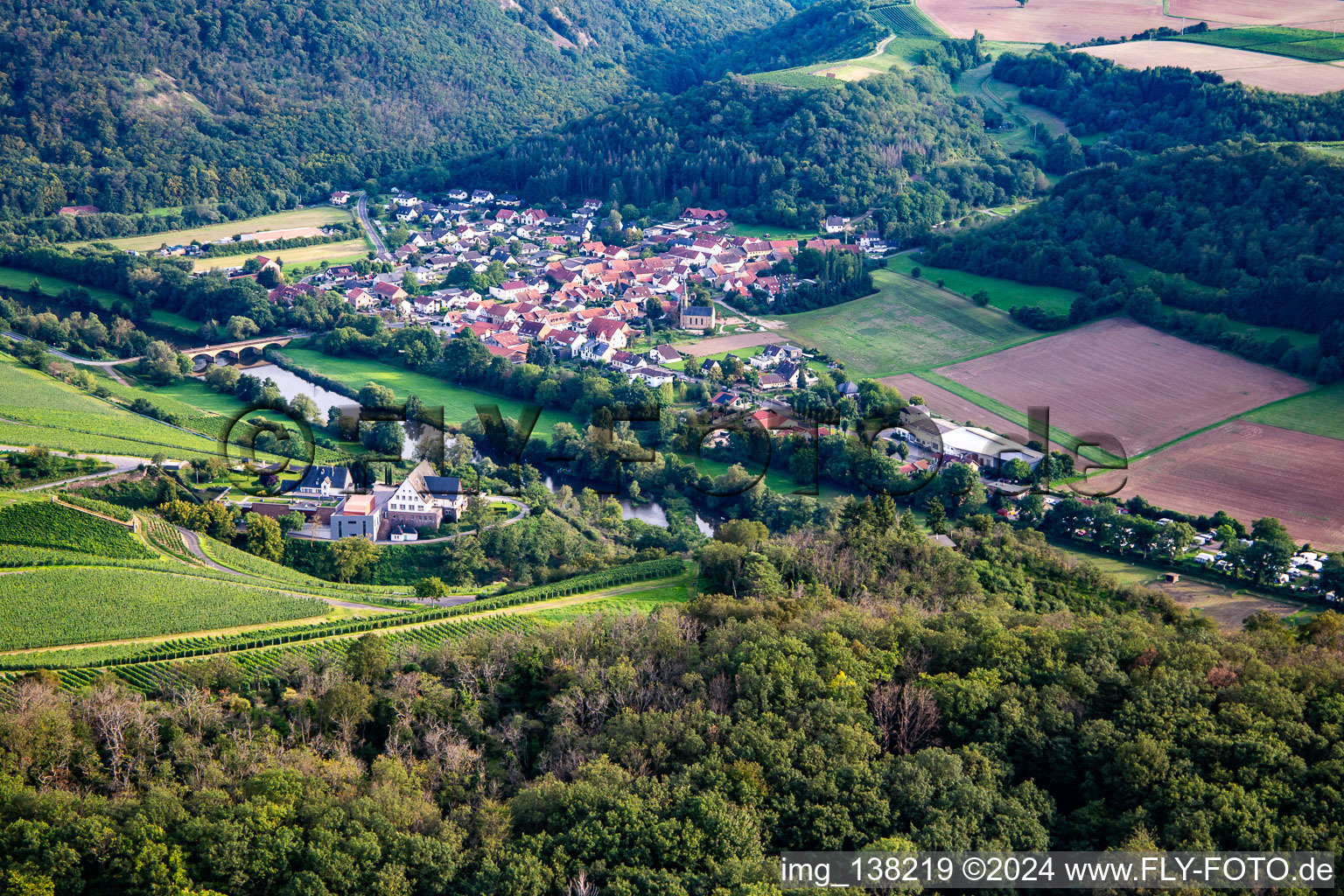 Photographie aérienne de Du nord-ouest à le quartier Oberhausen in Oberhausen an der Nahe dans le département Rhénanie-Palatinat, Allemagne