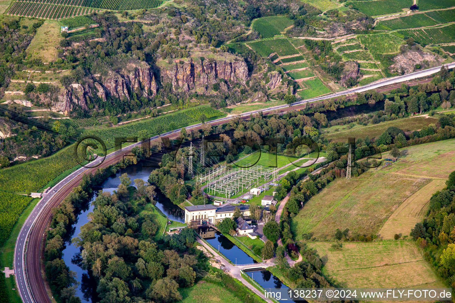 Vue aérienne de Sous-station hydroélectrique à Niederhausen dans le département Rhénanie-Palatinat, Allemagne