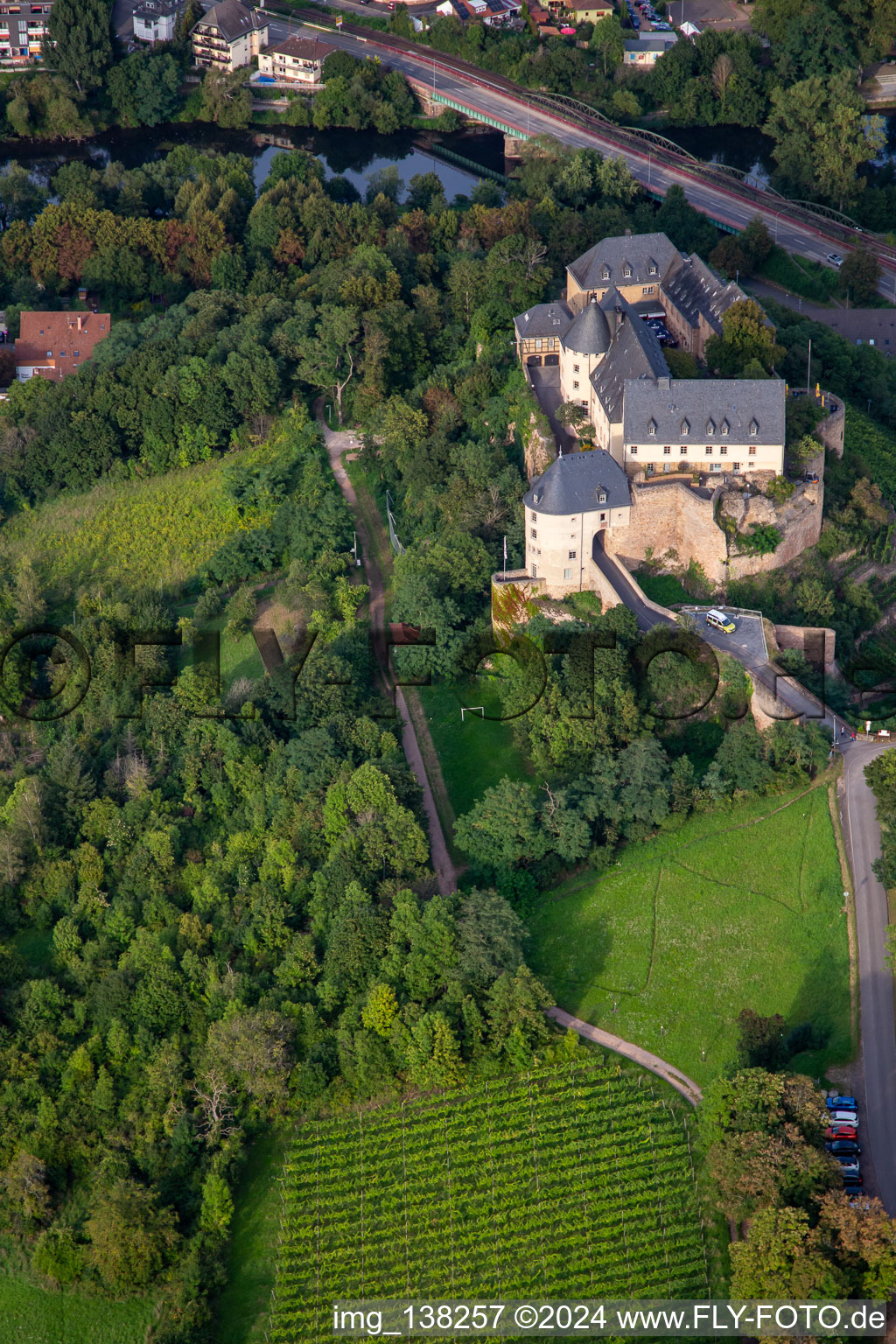 Photographie aérienne de Château Ebernburg / Centre de vacances et d'enseignement familial protestant Ebernburg à le quartier Ebernburg in Bad Kreuznach dans le département Rhénanie-Palatinat, Allemagne