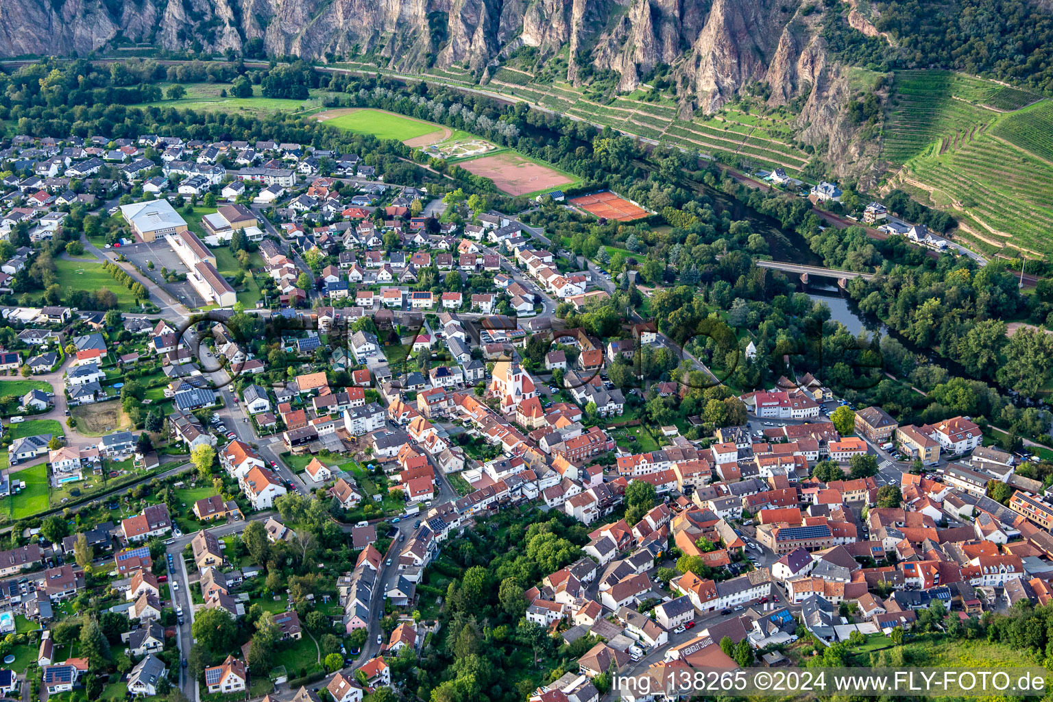 Vue aérienne de Quartier Ebernburg in Bad Kreuznach dans le département Rhénanie-Palatinat, Allemagne