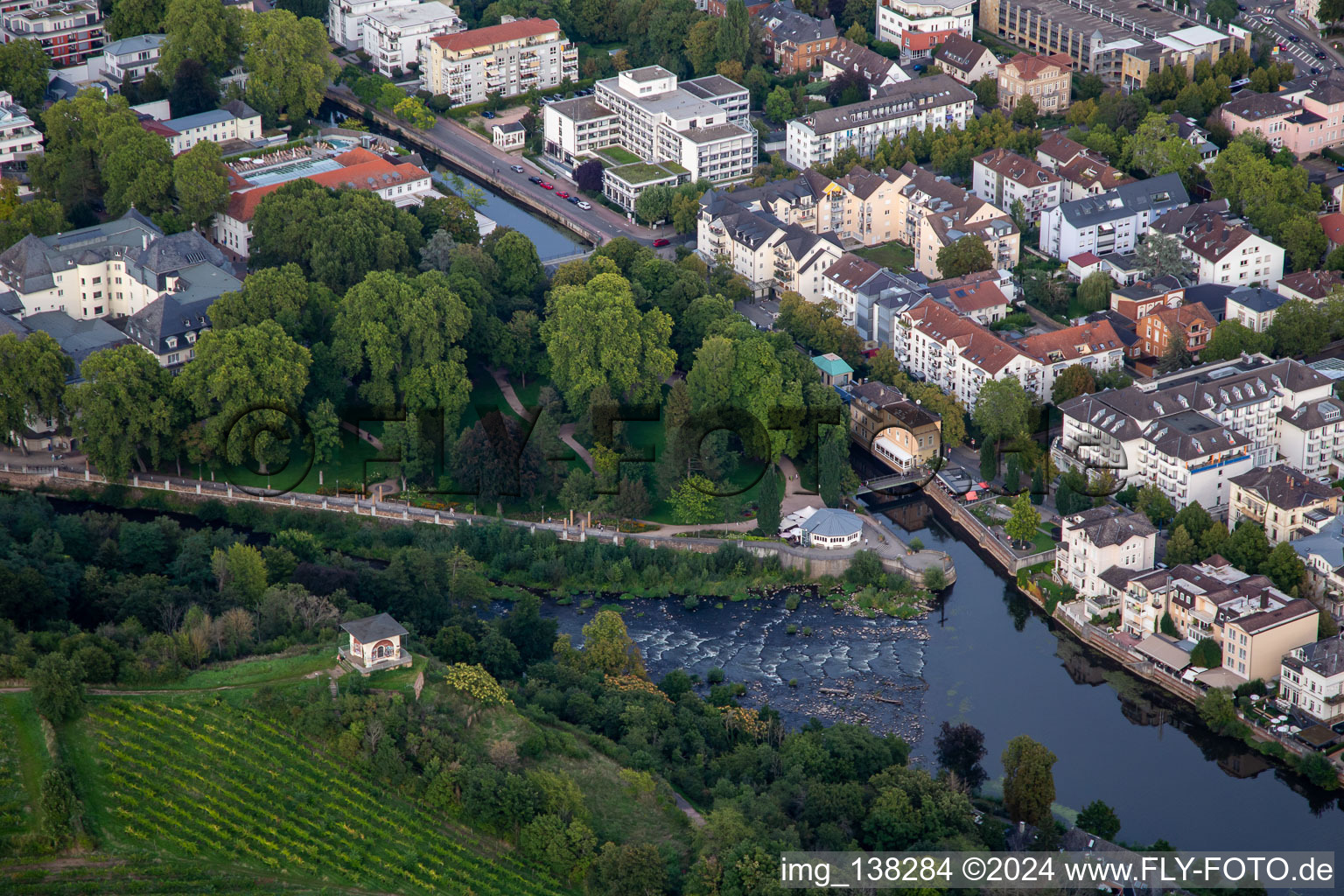 Vue aérienne de Elisabethenwehr et Elisabethenquelle à Bad Kreuznach dans le département Rhénanie-Palatinat, Allemagne