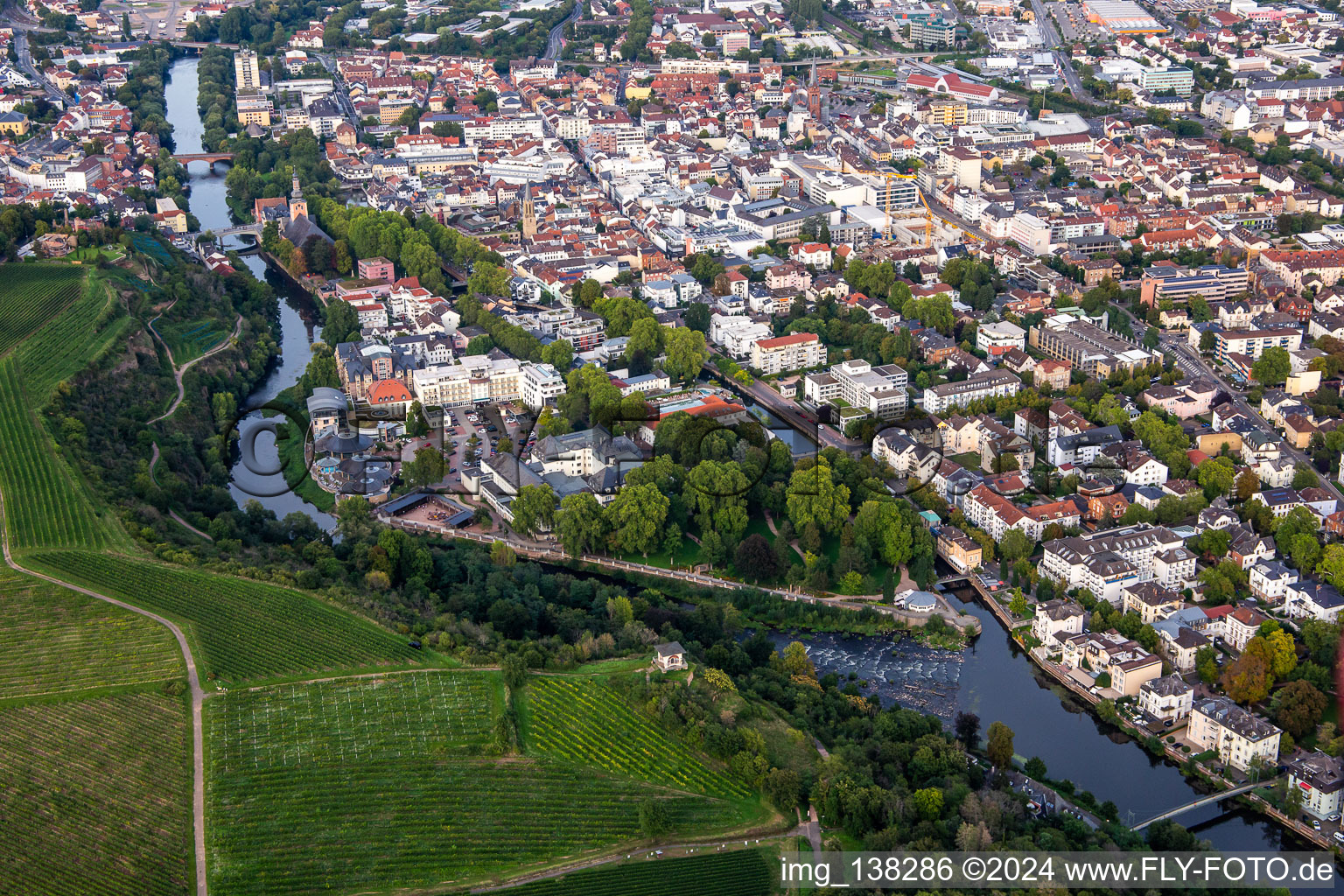 Vue aérienne de Thermes de l'île de Nahe à Bad Kreuznach dans le département Rhénanie-Palatinat, Allemagne